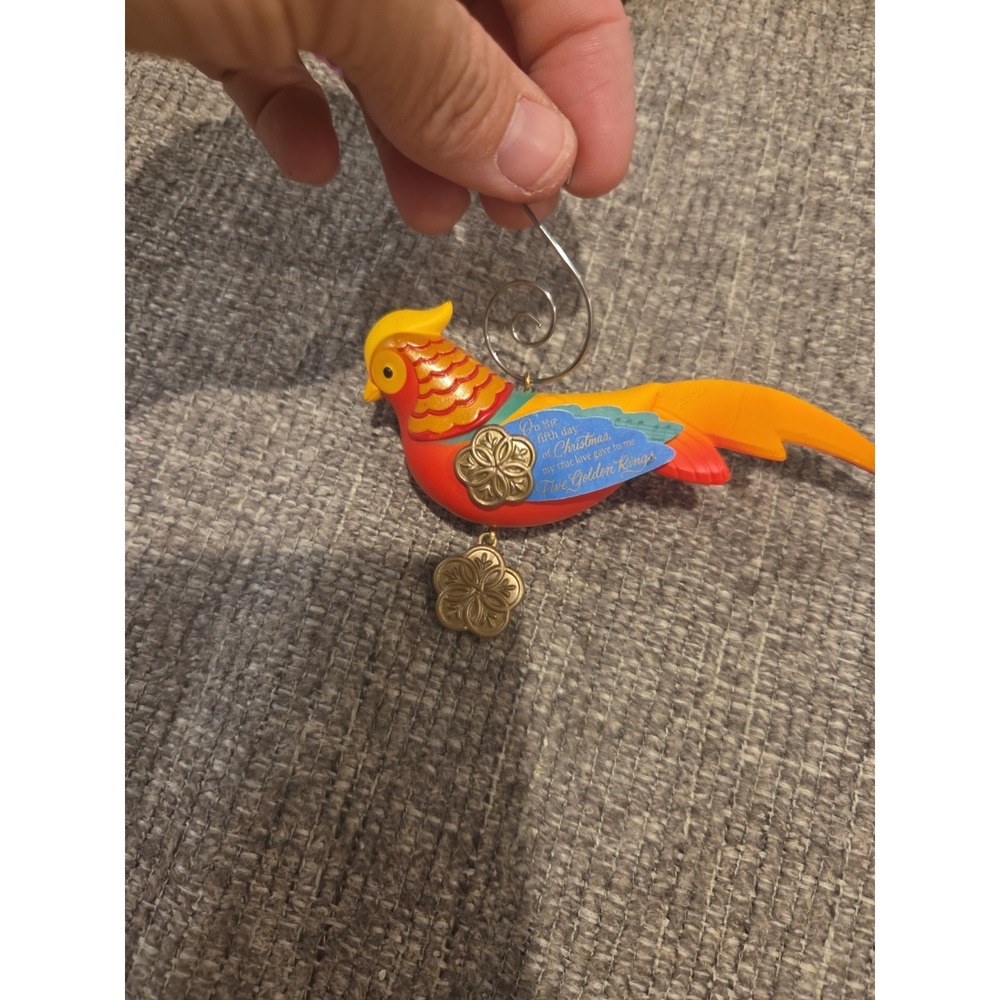 Hallmark 2015 FIVE GOLDEN RINGS #5 Twelve Days of Christmas Series Ornament - Picture 3 of 4